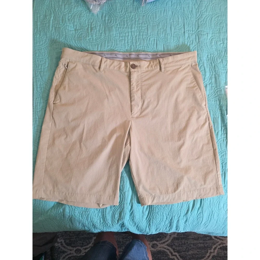 Tommy Bahama Boracay Performance Shorts Mens 40 Khaki Tan Golf Travel 10 Inseam